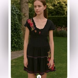 Johnny Was black floral embroidered cotton dresss size M price firm!